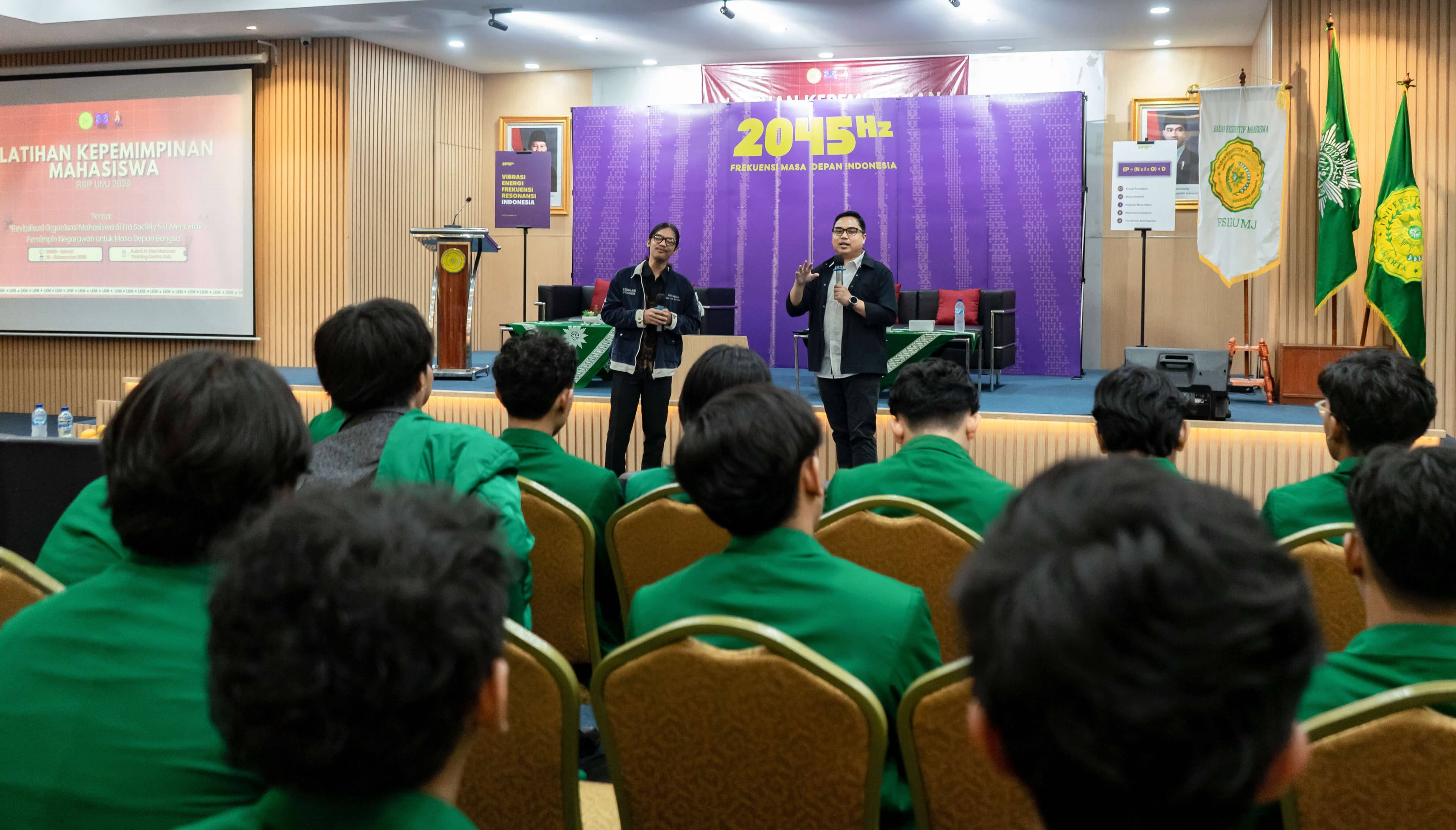 Menyetel Frekuensi Masa Depan: Fahd Pahdepie Bedah Paradigma Kepemimpinan Baru di Hadapan Mahasiswa UMJ