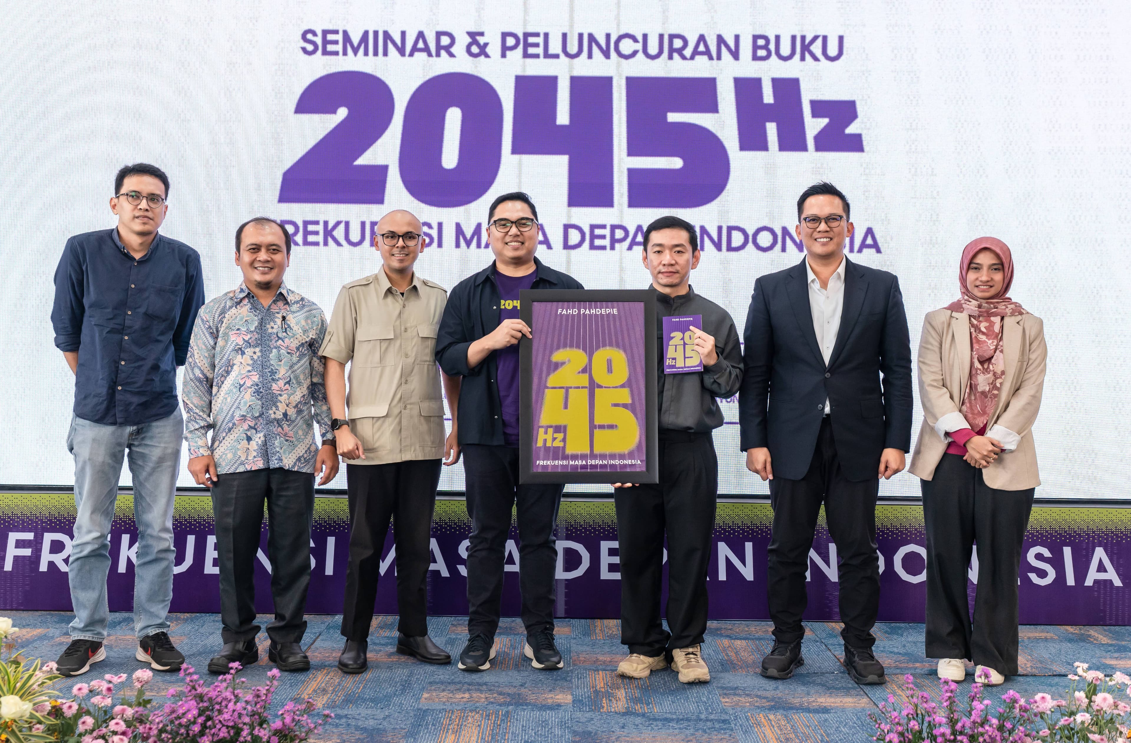 Fahd Pahdepie Luncurkan 2045 Hz, Buku tentang Frekuensi dan Arah Masa Depan Bangsa